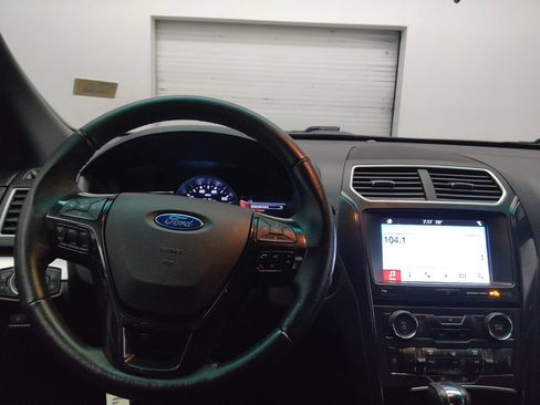 Used 2017 Ford Explorer XLT w/ Equipment Group 202A FWD image 22