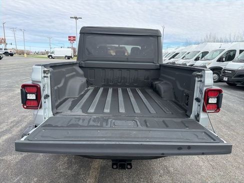 Used 2022 Jeep Gladiator Rubicon w/ LED Lighting Group AWD/4WD image 17