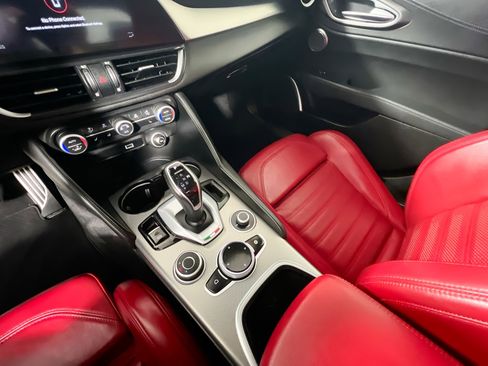 Used 2022 Alfa Romeo Giulia Veloce image 26