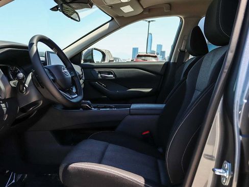Used 2026 Nissan Rogue SV FWD image 17