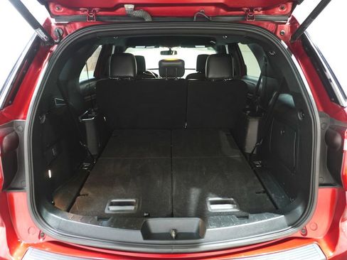 Used 2019 Ford Explorer XLT w/ Equipment Group 202A image 5