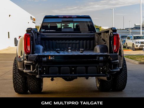 Used 2023 GMC Sierra 3500 Denali image 9