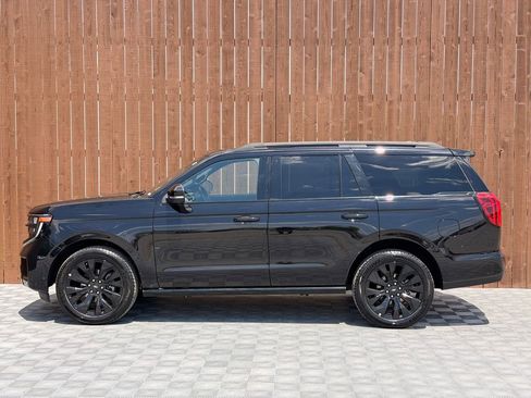 Used 2025 Ford Expedition Platinum w/ Stealth Appearance Package AWD/4WD image 16