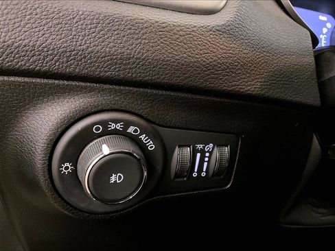 Used 2019 Jeep Compass Latitude w/ Popular Equipment Group AWD/4WD image 30