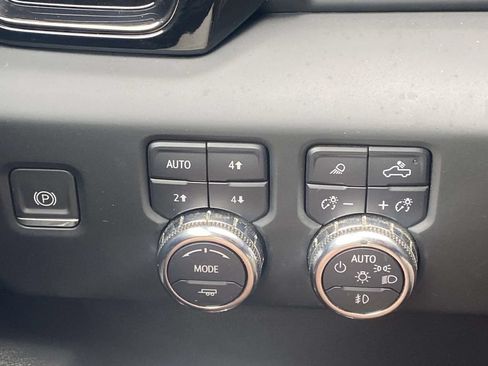 Used 2024 GMC Sierra 1500 AT4 w/ AT4 Preferred Package AWD/4WD image 34