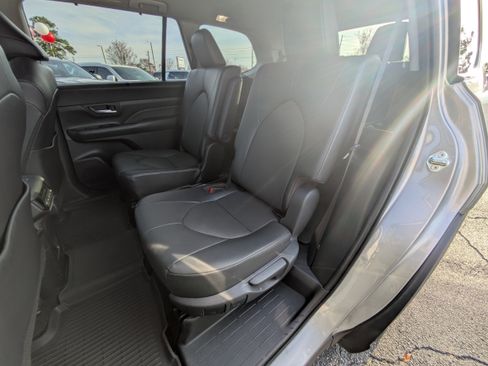 Used 2024 Toyota Grand Highlander XLE image 9