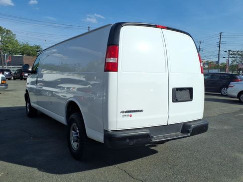 Used 2018 Chevrolet Express 2500 Extended w/ Driver Convenience Package RWD image 4