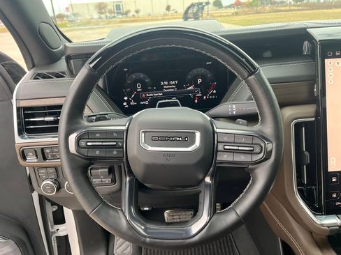 Used 2025 GMC Yukon Denali Ultimate image 18