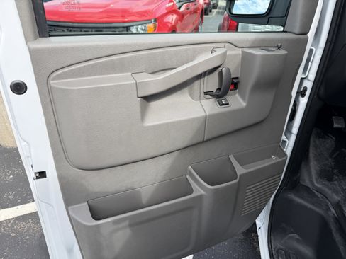New 2026 Chevrolet Express 2500 Extended RWD image 9