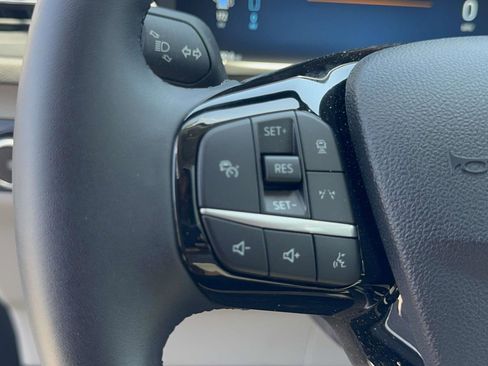 New 2023 Ford Escape SE w/ PHEV Premium Package FWD image 11