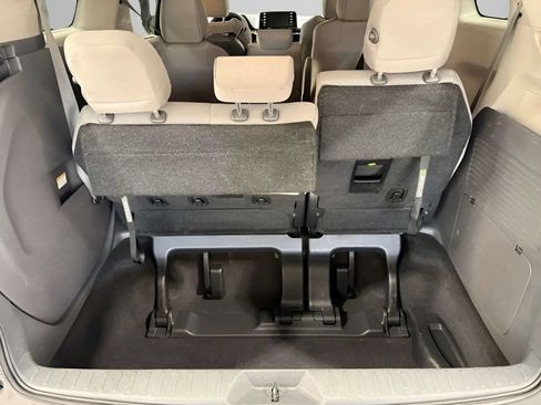 Used 2024 Toyota Sienna LE AWD/4WD image 7