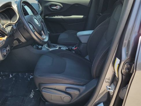 Used 2016 Jeep Cherokee Latitude AWD/4WD image 9