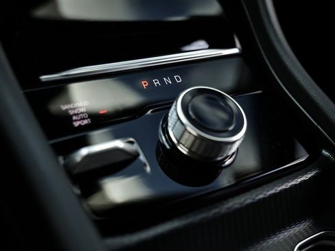 Used 2025 Jeep Grand Cherokee Limited w/ Luxury Tech Group II image 39