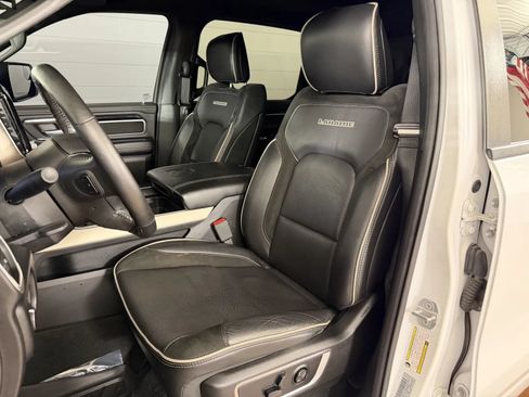 Used 2019 RAM 1500 Laramie AWD/4WD image 15