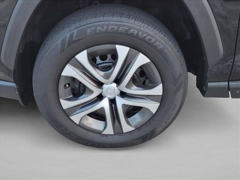 Used 2021 Toyota RAV4 LE AWD/4WD image 9