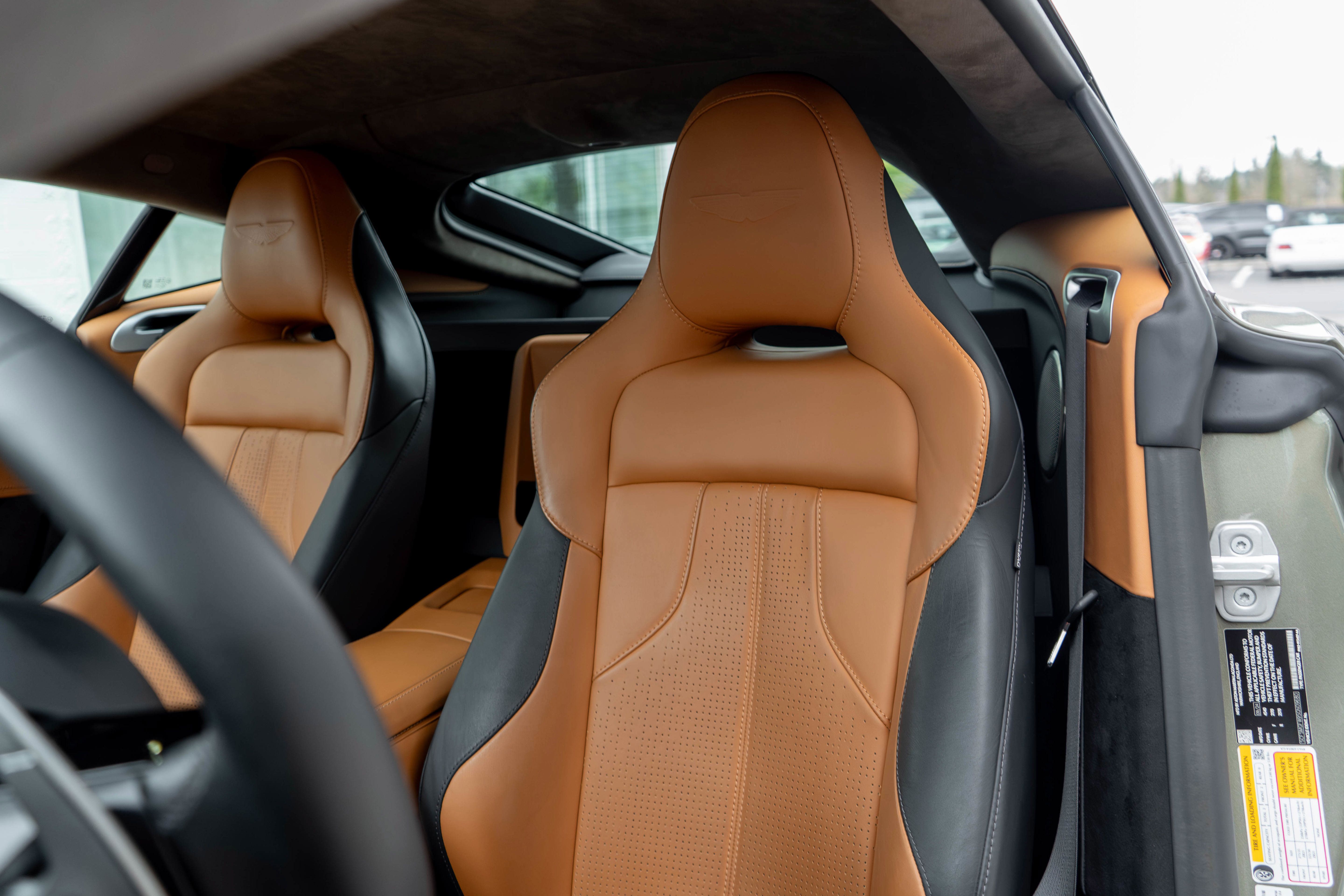 Used 2025 Aston Martin V8 Vantage Coupe RWD image 10