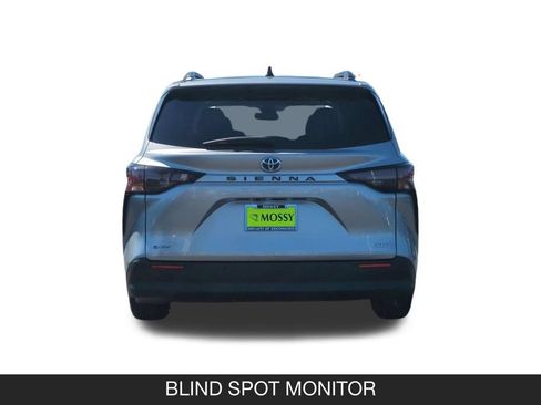 Used 2025 Toyota Sienna XLE FWD image 8