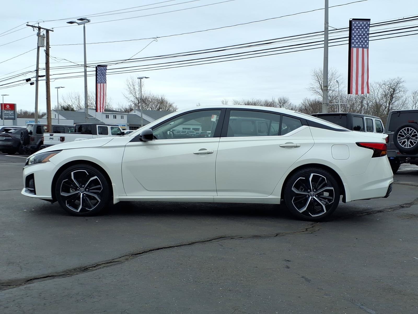 Used 2023 Nissan Altima 2.5 SR FWD image 6