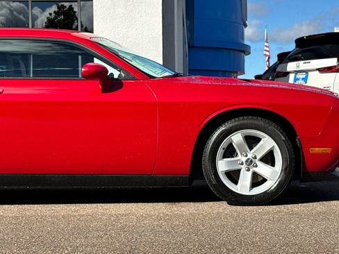 Used 2013 Dodge Challenger R/T image 32