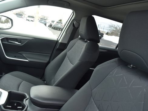 Used 2022 Toyota RAV4 XLE w/ Convenience Package image 13