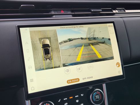 Used 2023 Land Rover Range Rover SE image 19