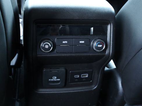 Used 2023 GMC Acadia SLT image 18