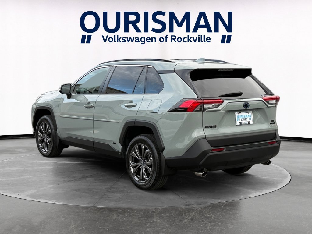 Used 2022 Toyota RAV4 XLE Premium AWD/4WD image 4