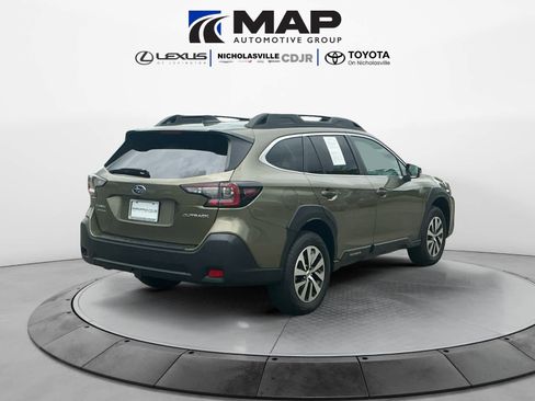 Used 2025 Subaru Outback Premium AWD/4WD image 5