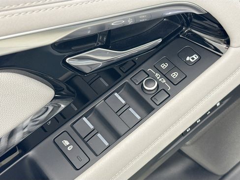 Used 2021 Land Rover Range Rover Evoque R-Dynamic SE image 18