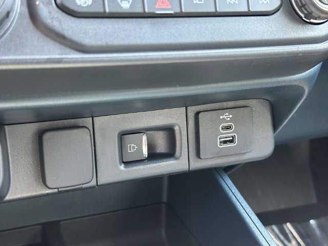 Used 2025 Ford Maverick Lobo AWD/4WD image 32
