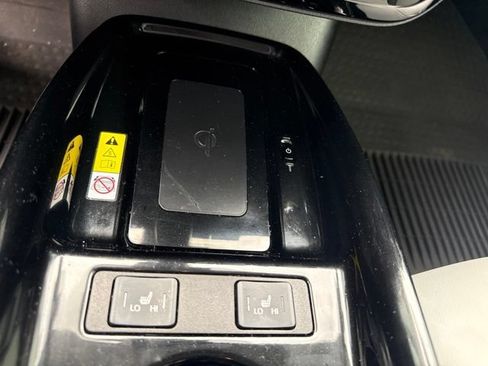 Used 2022 Toyota Prius XLE FWD image 21