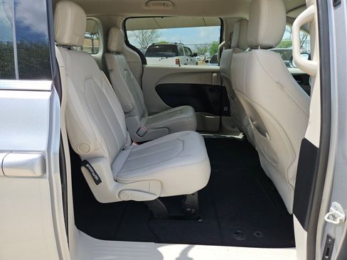 Used 2021 Chrysler Voyager Lxi FWD image 26