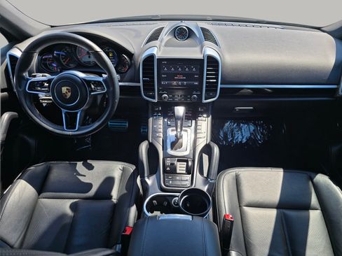 Used 2018 Porsche Cayenne S AWD/4WD image 2