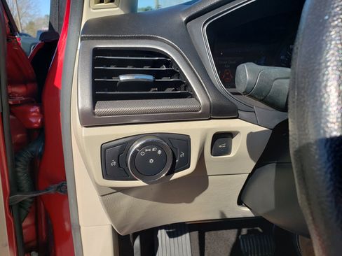 Used 2018 Ford Fusion SE w/ Fusion SE Technology Package FWD image 11