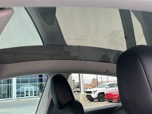 Used 2023 Tesla Model Y Long Range image 11