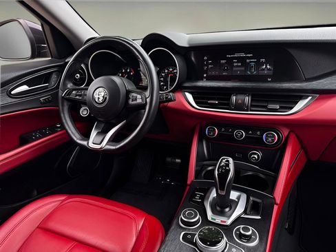 Used 2021 Alfa Romeo Stelvio Sprint w/ Nero Edizione image 9