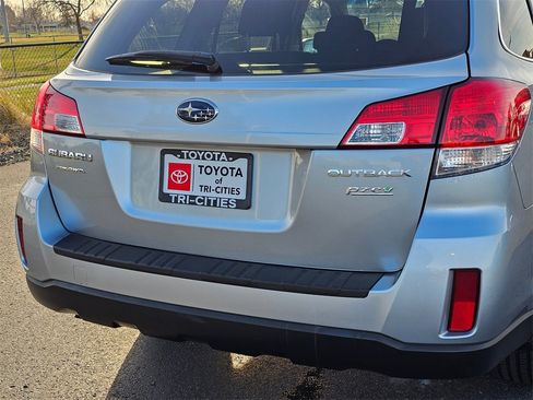 Used 2013 Subaru Outback 2.5i Premium image 13