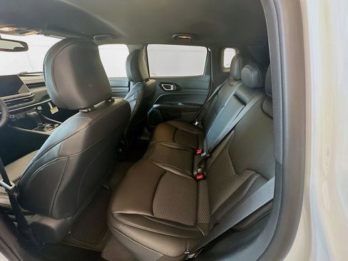 New 2026 Jeep Compass Latitude image 24