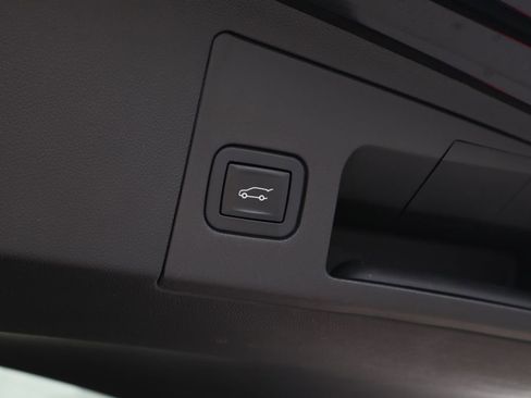 Used 2018 Cadillac XT5 FWD image 26