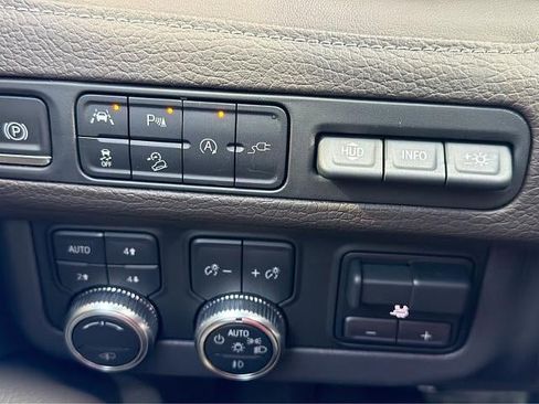 Used 2021 GMC Yukon Denali w/ Denali Ultimate Package image 38