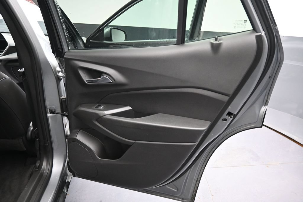 Used 2025 Chevrolet Trax LT FWD image 20