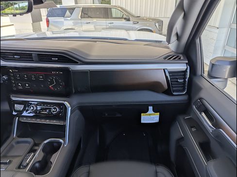 New 2026 GMC Sierra 3500 Denali w/ Denali Reserve Package AWD/4WD image 4