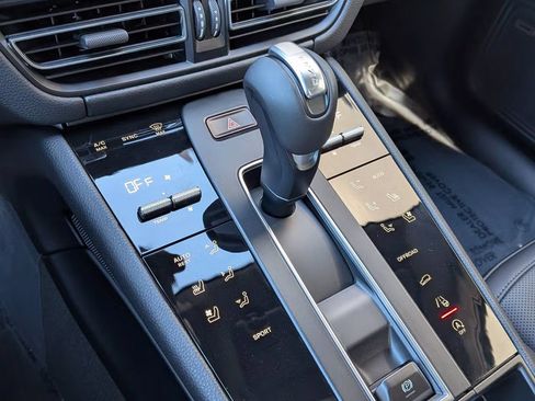 Certified 2026 Porsche Macan AWD/4WD image 20