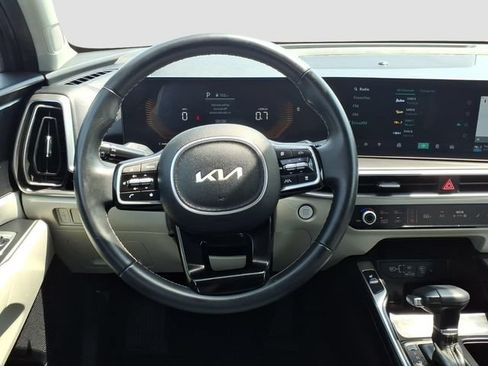 Used 2025 Kia Sorento S FWD image 20