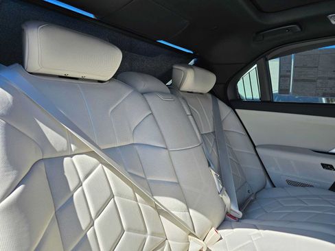 Used 2025 BMW 750e xDrive w/ Executive Package AWD/4WD image 15