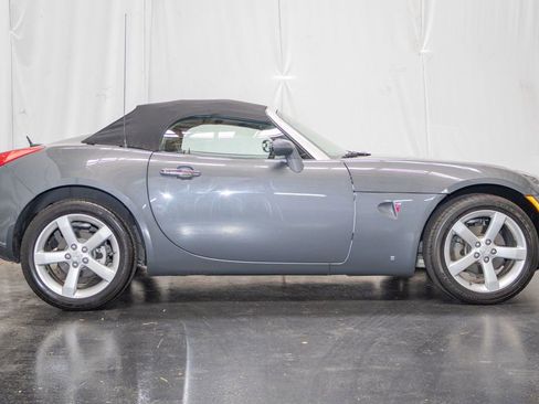 Used 2008 Pontiac Solstice Convertible w/ Convenience Package RWD image 4