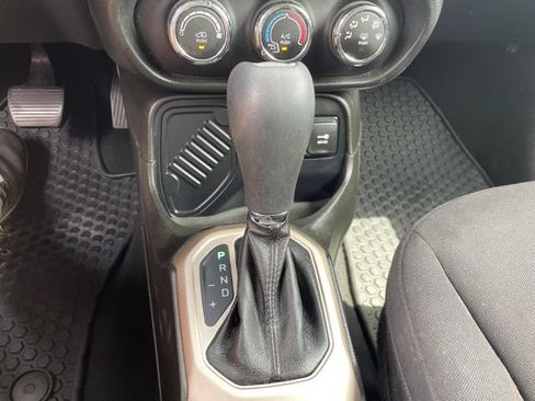 Used 2016 Jeep Renegade 75th Anniversary FWD image 40