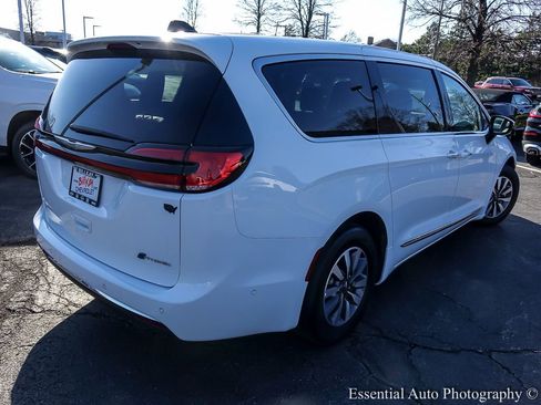 Used 2023 Chrysler Pacifica Limited FWD image 12