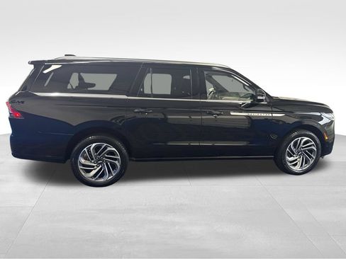 Used 2025 Lincoln Navigator L Reserve AWD/4WD image 6