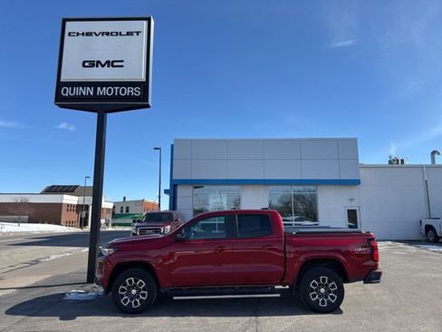 Used 2023 Chevrolet Colorado LT w/ LT Convenience Package III image 2